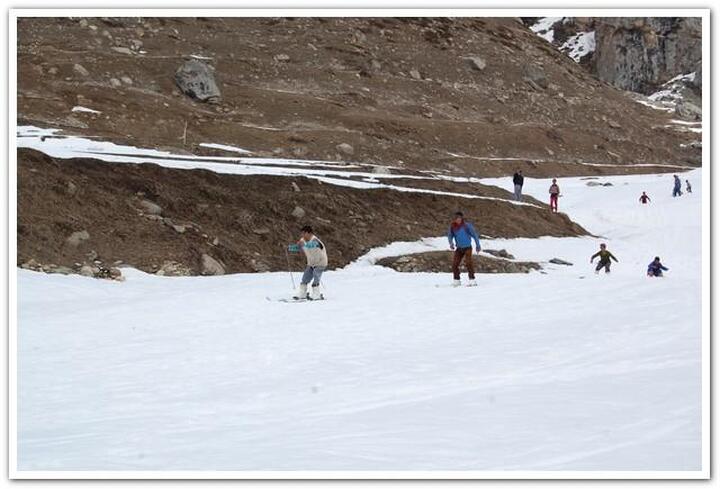 Skiing Participants in Action 5.jpg